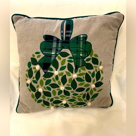 19” Square Mistletoe ball Christmas Holiday Accent Pillow‎ - Picture 1 of 3